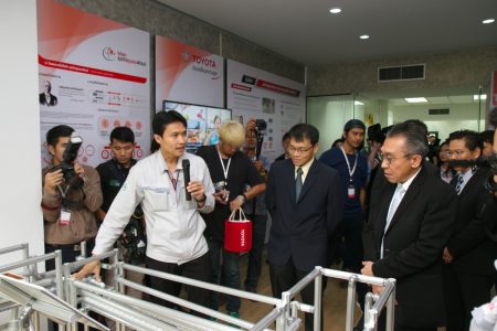 โตโยต้า ผนึกกำลังกับ กรมส่งเสริมอุตสาหกรรม ลงนามบันทึกข้อตกลงความร่วมมือ โครงการศูนย์ปฏิรูปอุตสาหกรรม 4.0 (ITC) และ โครงการหมู่บ้านอุตสาหกรรมสร้างสรรค์