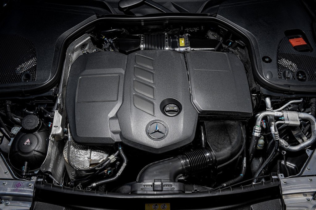 Mercedes-Benz เปิดตัว E 220 d Sport เครื่องยนต์ดีเซล พร้อมรถยนต์ปลั๊กอินไฮบริด E 350 e รุ่นเพิ่มอุปกรณ์