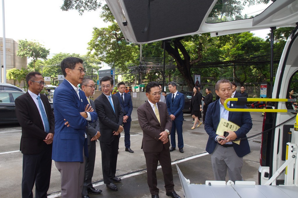 โตโยต้า ส่งมอบรถตู้ “คอมมิวเตอร์” ให้กับคณะกรรมการพาราลิมปิกแห่งประเทศไทย