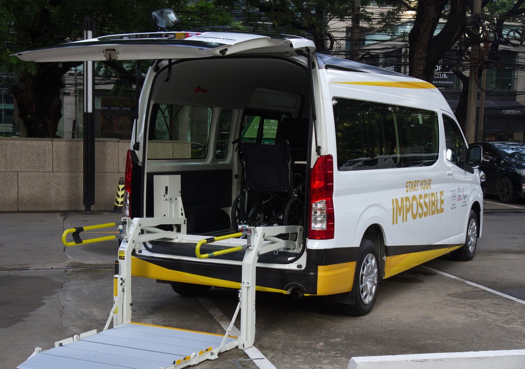 โตโยต้า ส่งมอบรถตู้ “คอมมิวเตอร์” ให้กับคณะกรรมการพาราลิมปิกแห่งประเทศไทย