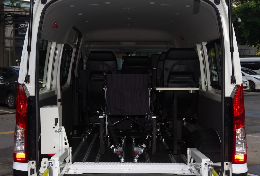 โตโยต้า ส่งมอบรถตู้ “คอมมิวเตอร์” ให้กับคณะกรรมการพาราลิมปิกแห่งประเทศไทย