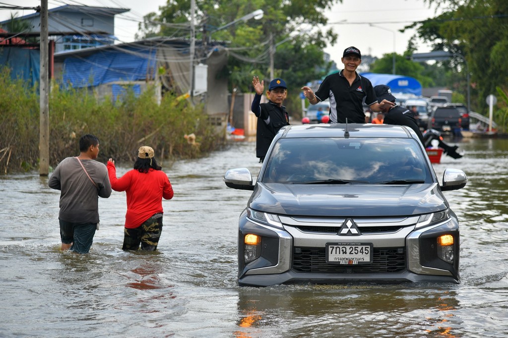 มิตซูบิชิ มอเตอร์ส จัดคาราวาน “ธารน้ำใจช่วยภัยน้ำท่วม สู่พี่น้องภาคอีสานบ้านเฮา"