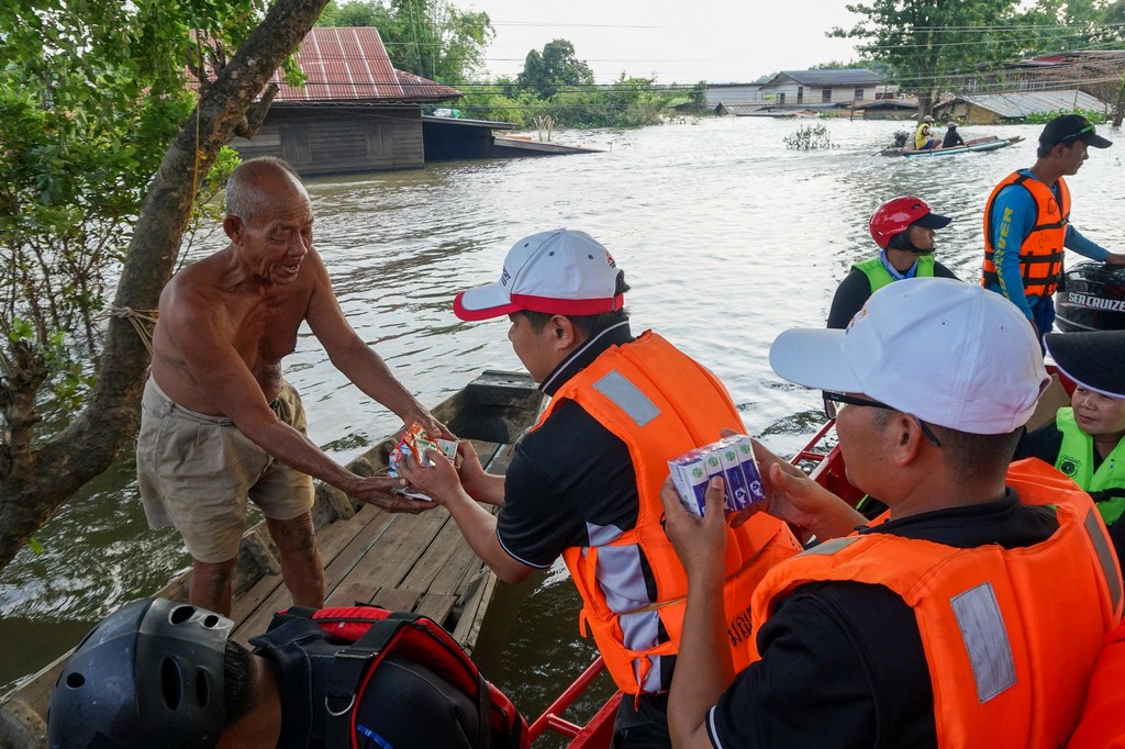 มิตซูบิชิ มอเตอร์ส จัดคาราวาน “ธารน้ำใจช่วยภัยน้ำท่วม สู่พี่น้องภาคอีสานบ้านเฮา"