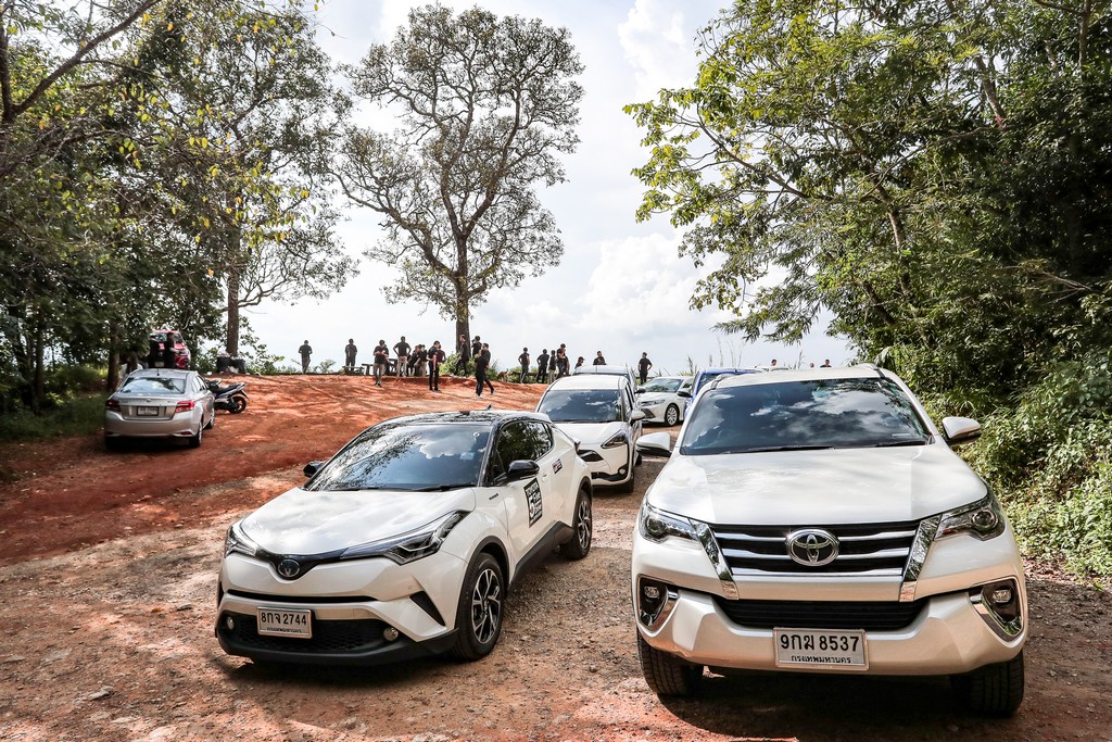 ฉลองความสำเร็จกับโตโยต้าตะลุยเส้นทาง 5 ทวีป