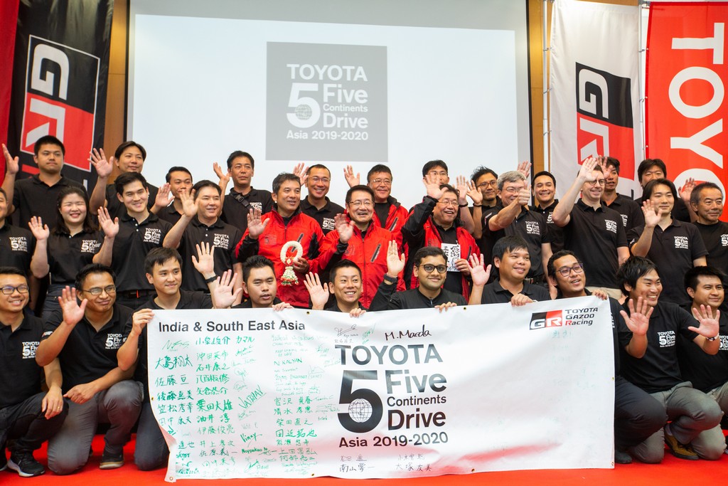 ฉลองความสำเร็จกับโตโยต้าตะลุยเส้นทาง 5 ทวีป