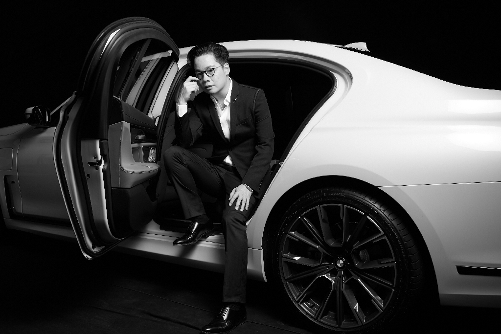 BMW EXPERIENCE THE 7