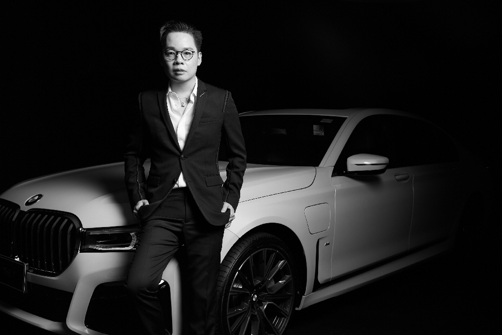 BMW EXPERIENCE THE 7