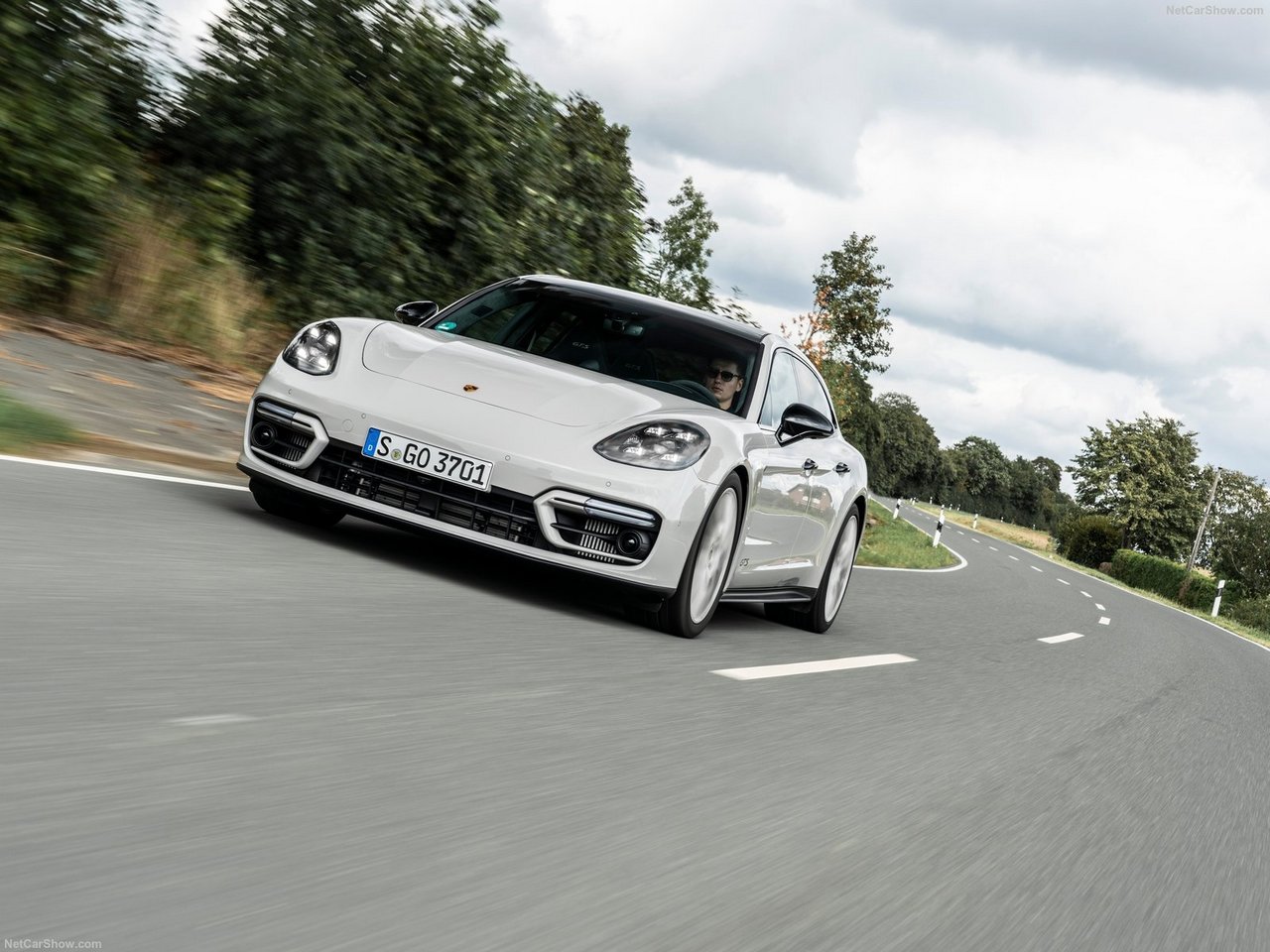 Porsche Panamera GTS Sport Turismo