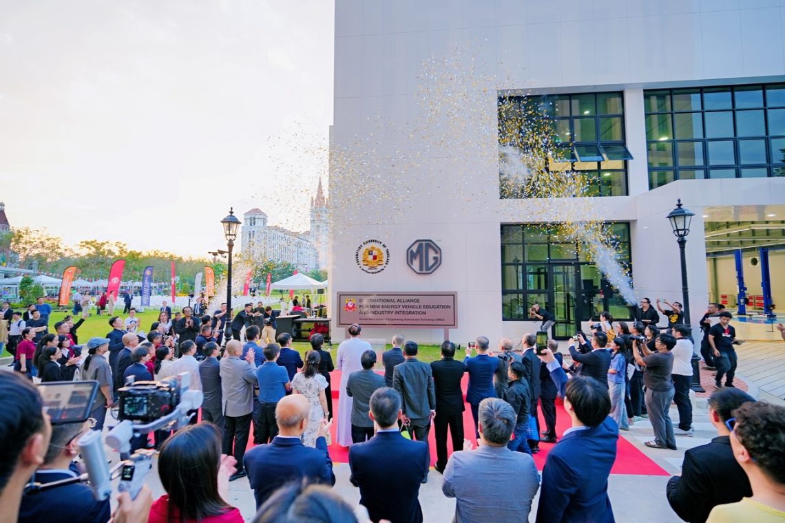 เอ็มจี ผนึก มหาวิทยาลัยอัสสัมชัญ เปิดศูนย์วิจัย และการเรียนรู้ด้านยานยนต์พลังงานใหม่