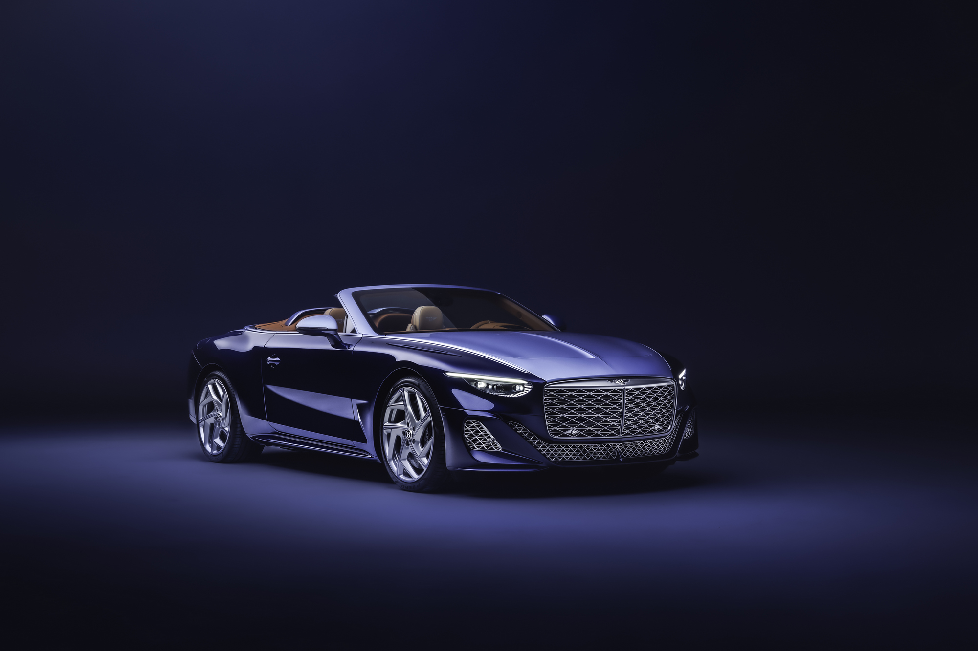 เบนท์ลีย์ มอเตอร์ส เผยภาพยนตรกรรมรุ่นพิเศษ Bentley Batur Convertible กับ 4 เทคนิคการออกแบบเฉพาะ “ครั้งแรก” โดยลูกค้า